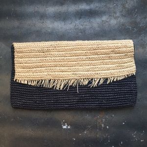 Summer straw clutch